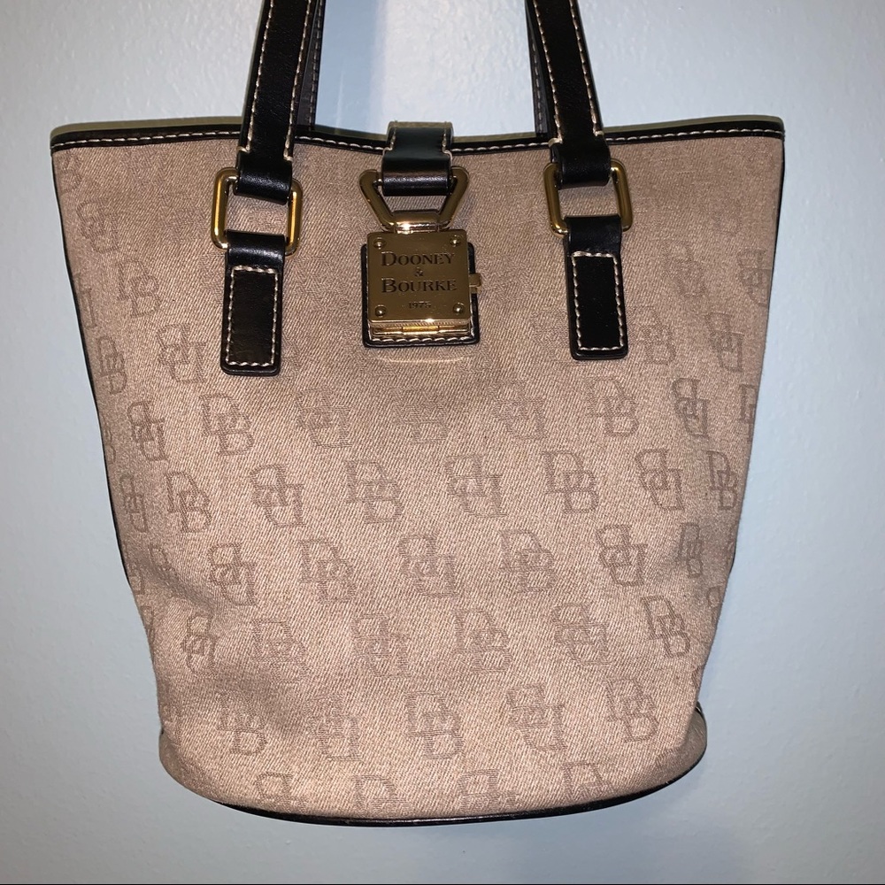Dooney & Bourke North South Bucket bag